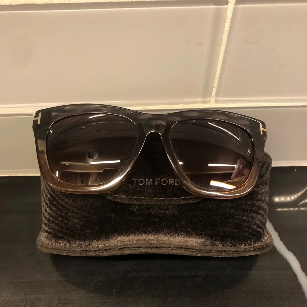 Tom ford sun glasses. Wore for a year. Brown Ambré. Normal wear and tear. - Picture 11 of 12